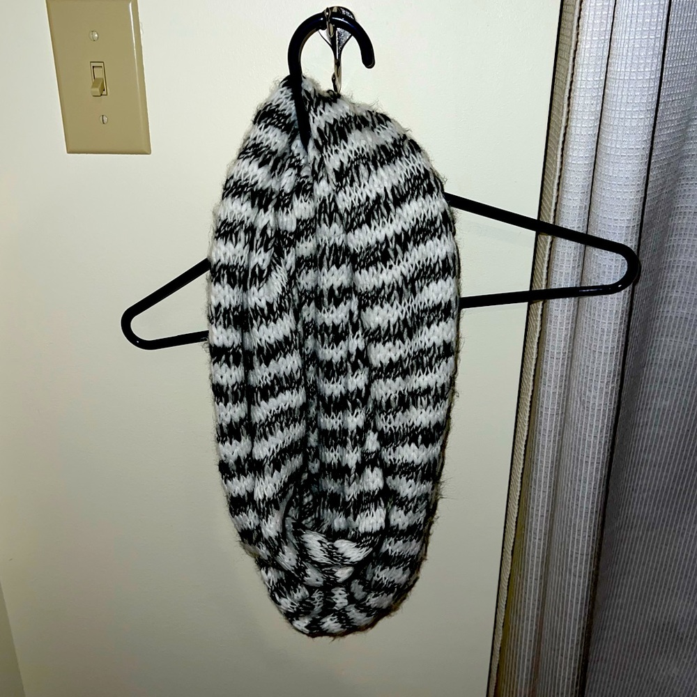 White and black stripped knitted scarf